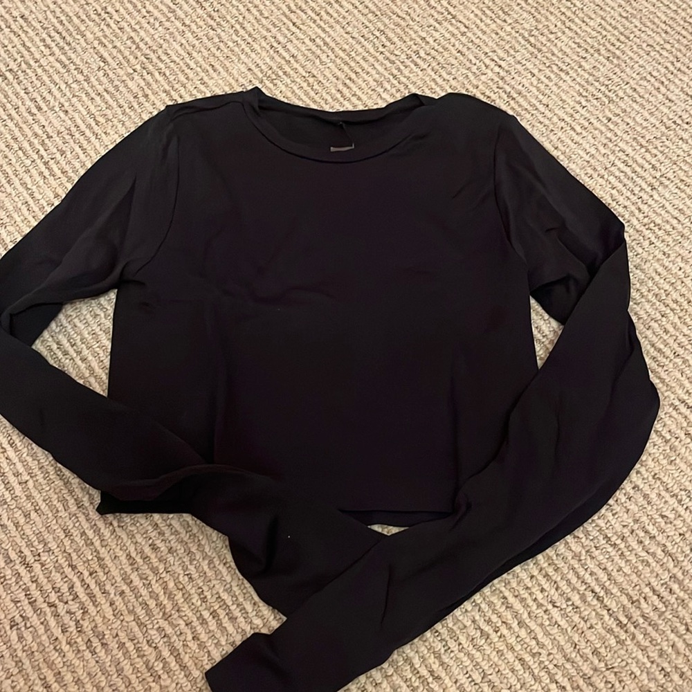 GARAGE snatching cropped black longsleeve